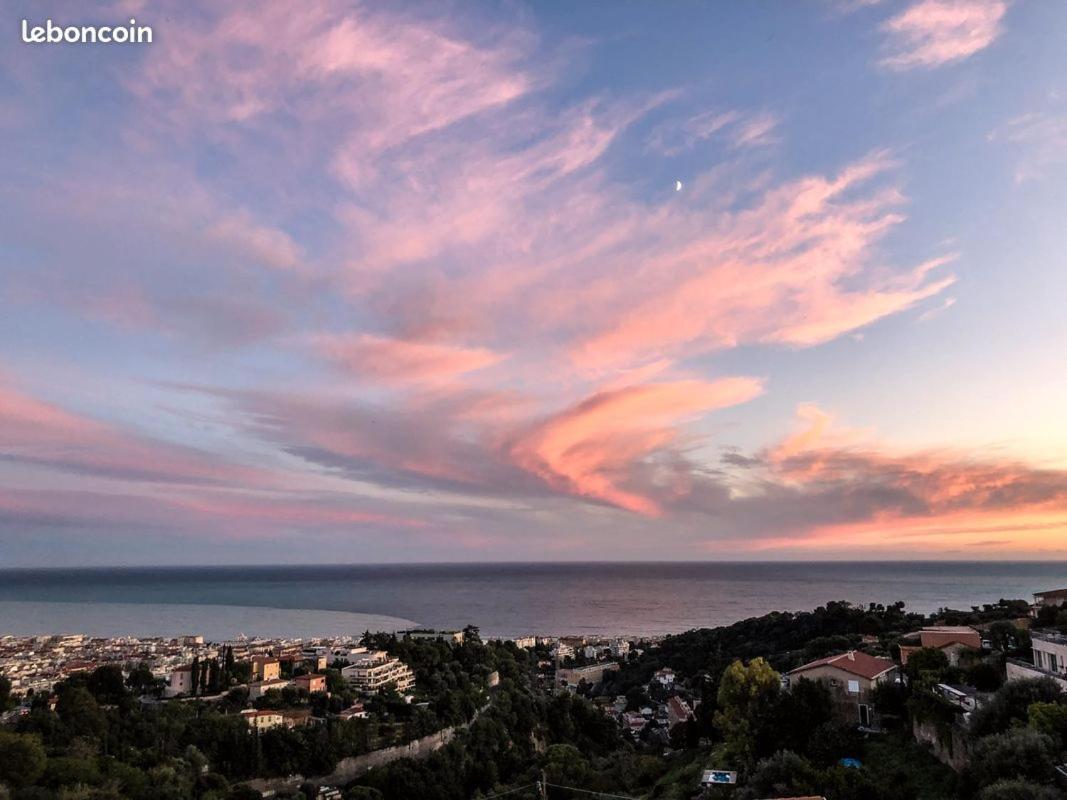 Appartement Panoramic Sea View Of The French Riviera, Parking
